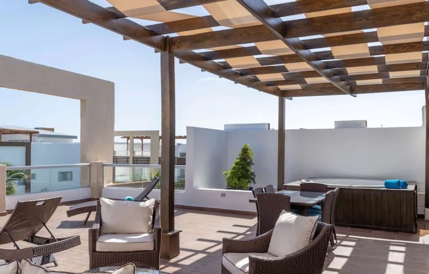 Premium Studio Suite with Whirlpool