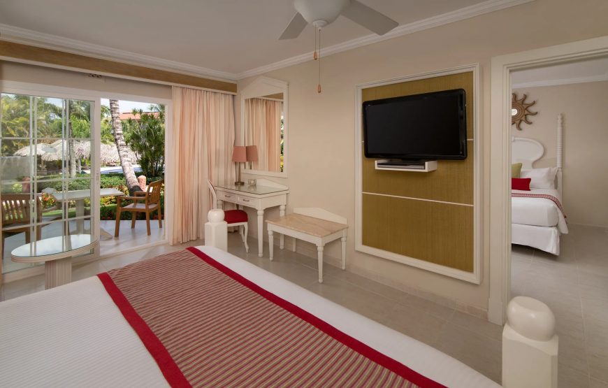 Deluxe Tropical View Family Room