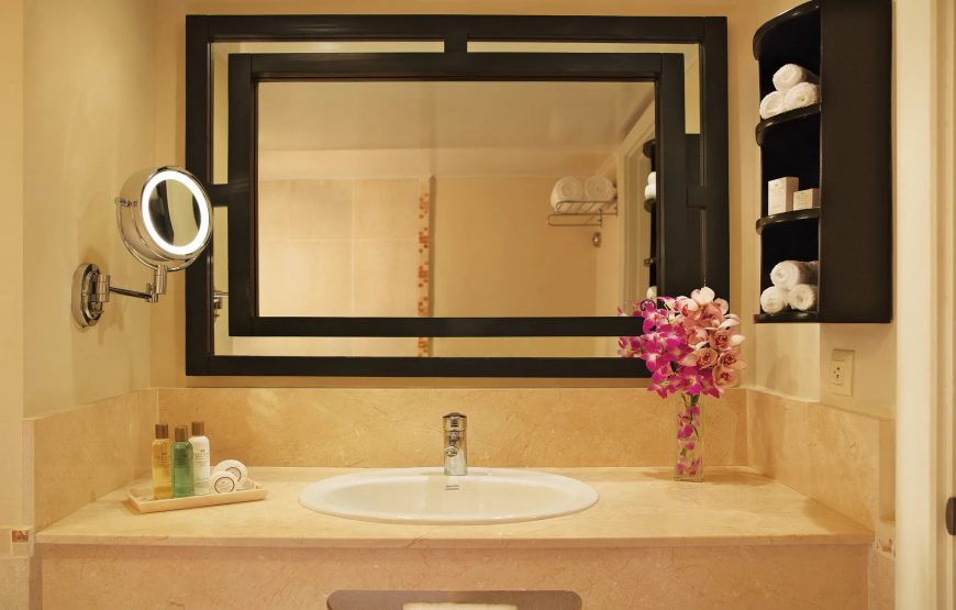 Deluxe Tropical View Family Room