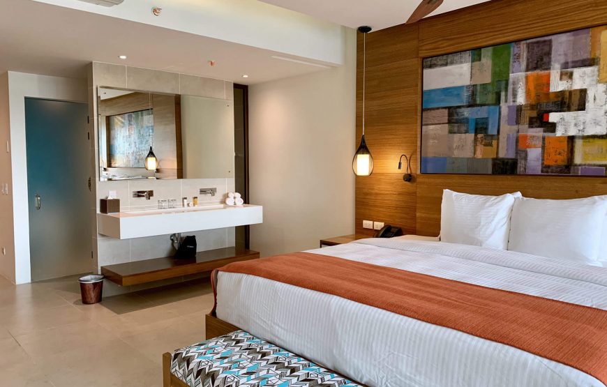 Junior Suite Ocean View with Tub