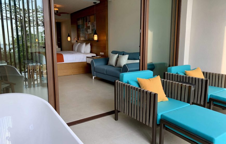 Junior Suite Ocean View with Tub