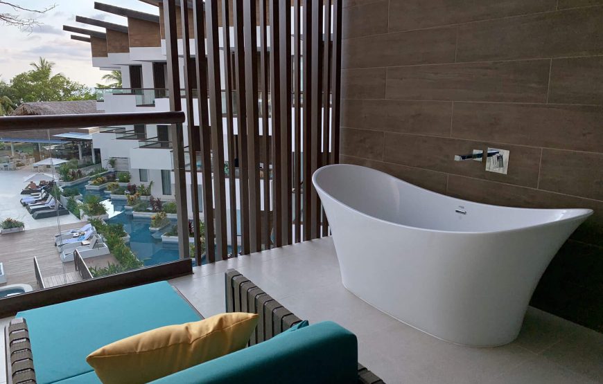 Junior Suite Ocean View with Tub