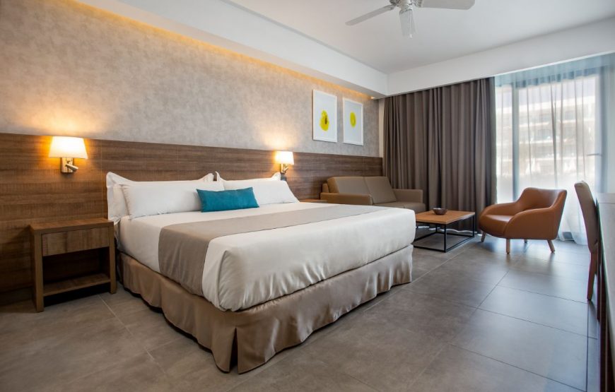 Luxury King Swim Out